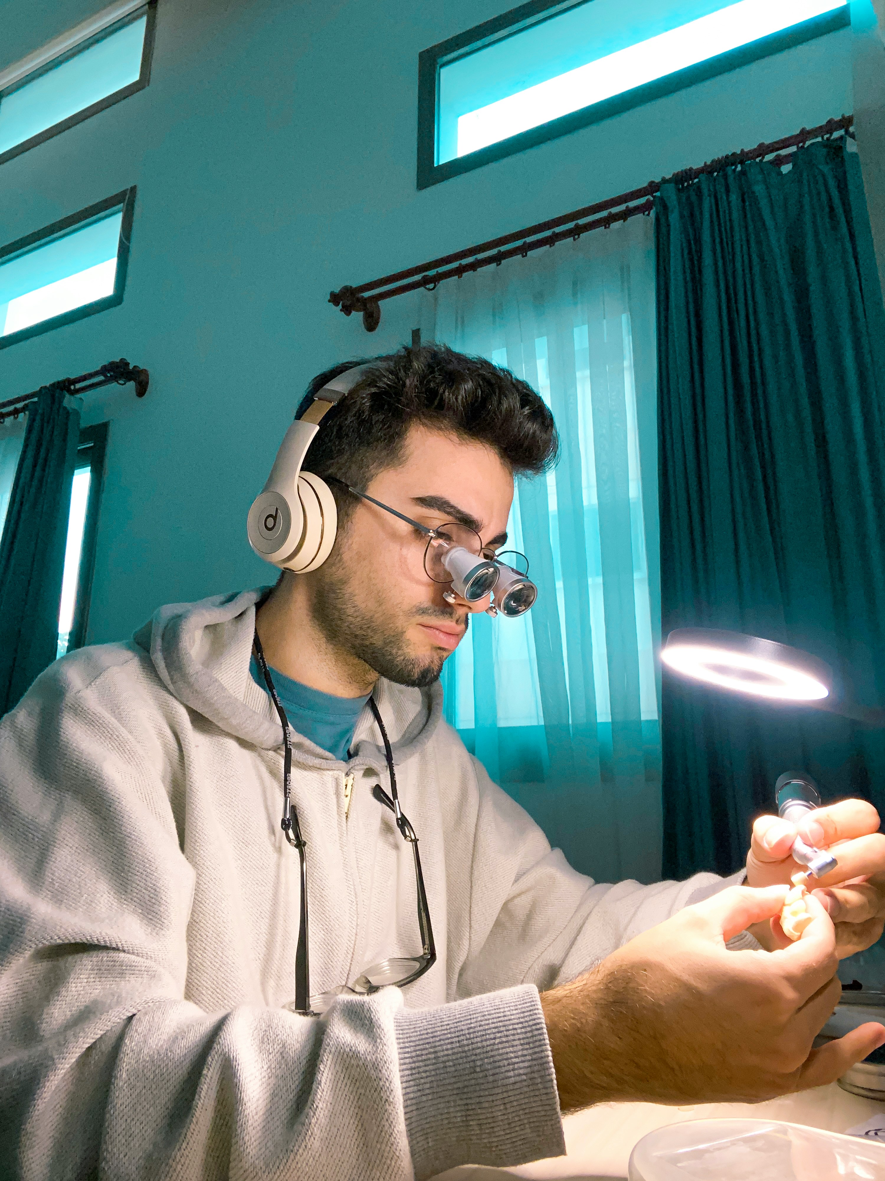 Imagen de ejemplo donde se muestran moldes de dentaduras